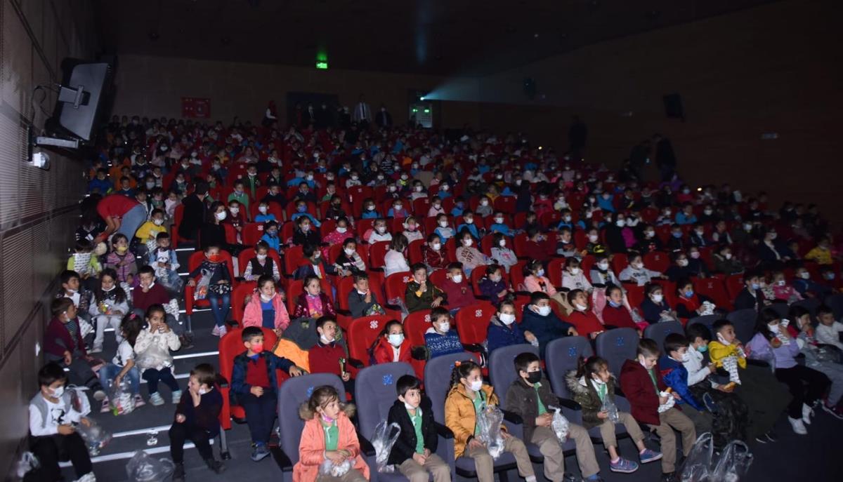 Altıeylül Belediyesi’nden çocuklara sinema şöleni