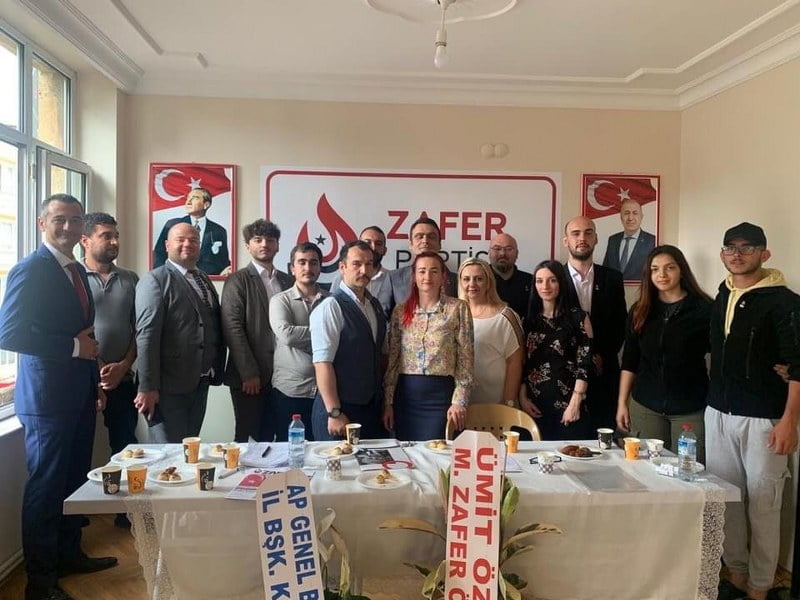 “Zafer bizimdir”