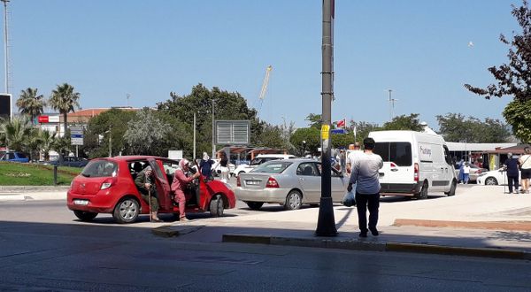 HALK OTOBÜSLERİNDEN BAŞKA TÜM ARAÇLAR YANAŞIYOR