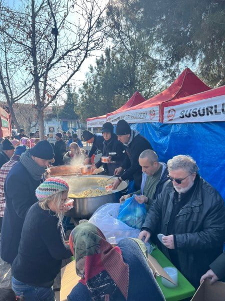 Afetzedeler İçin Sıcak Yemek