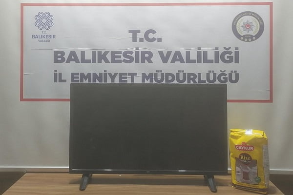 Bir paket çay çalmışlar