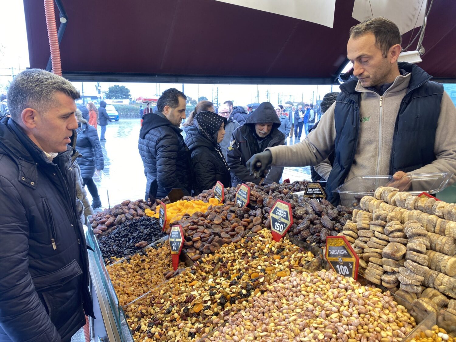 Ramazan Arifesinde Eminönü’nde Yoğunluk