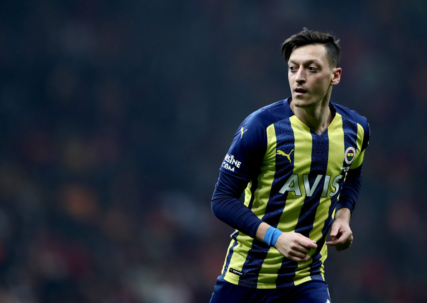 Mesut Özil Futbolu Bıraktığını Açıkladı