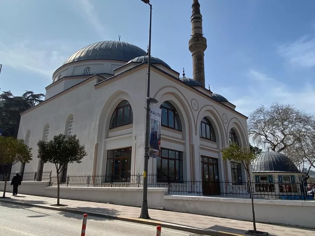 Felaketlere meydan okuyan cami