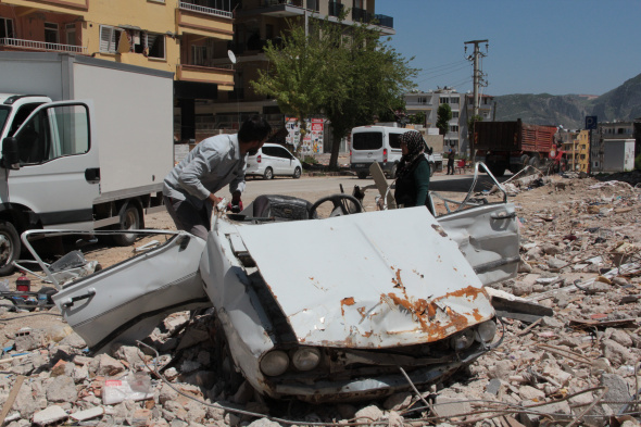 Kahramanmaraş merkezli deprem felaketinden en çok etkilenen illerden biri olan Hatay, depremden 80 gün sonra fotoğraflandı.