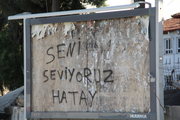 Kahramanmaraş merkezli deprem felaketinden en çok etkilenen illerden biri olan Hatay, depremden 80 gün sonra fotoğraflandı.