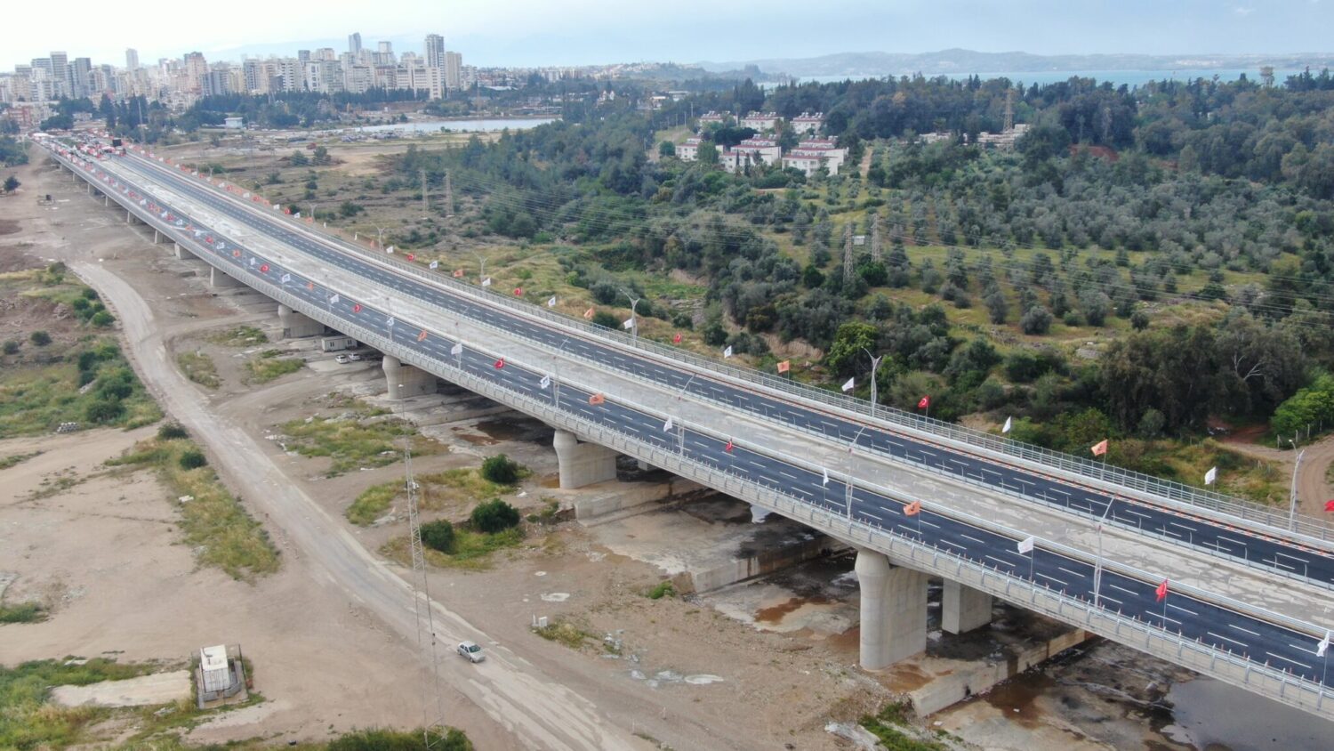 Türkiye'nin en büyük 4'üncü köprüsü Adana 15 Temmuz Şehitler Köprüsü açıldı. 