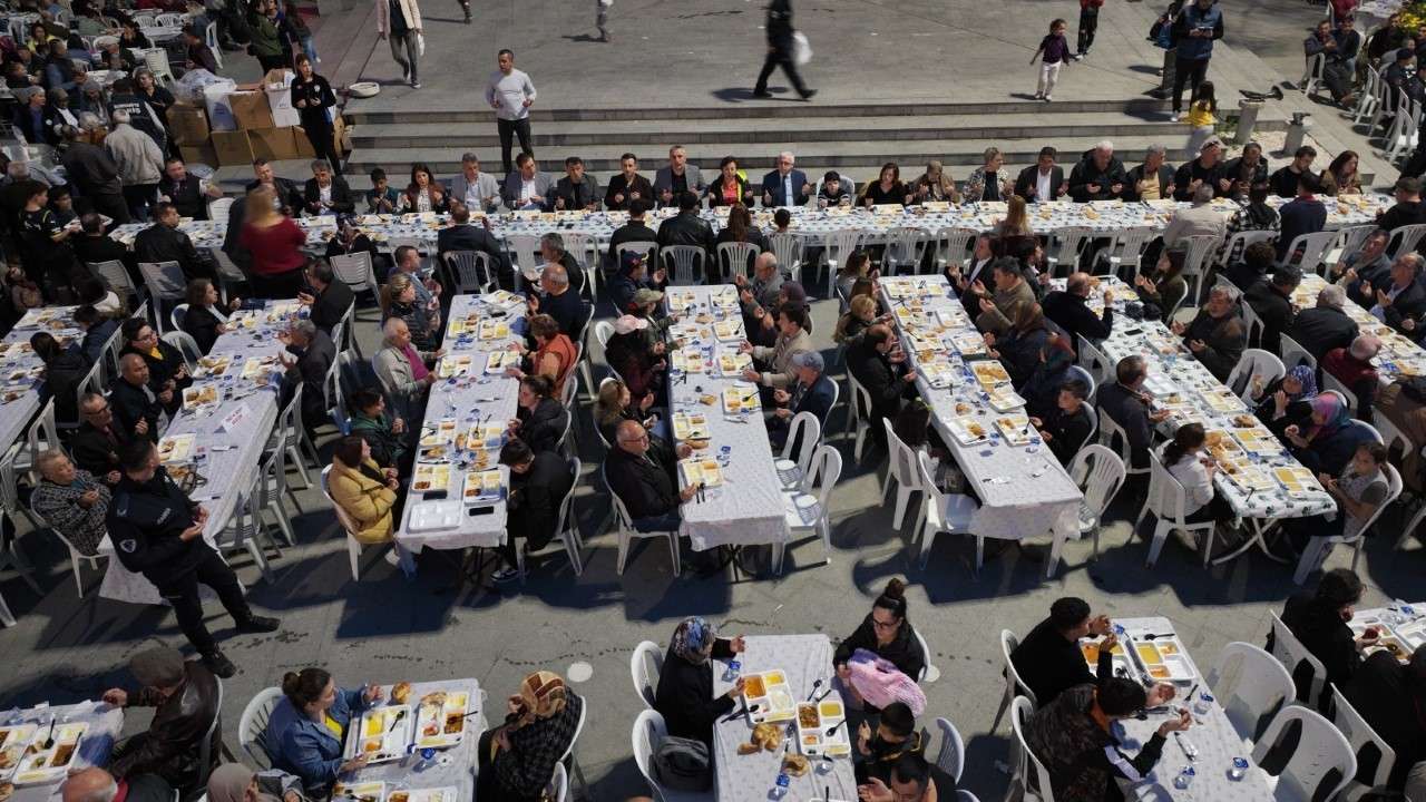 BURHANİYE’DE KALABALIK İFTAR YEMEĞİ