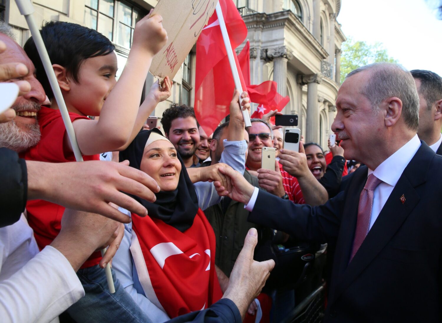 ERDOĞAN YURT DIŞINDA YAŞAYAN VATANDAŞLARA SESLENDİ