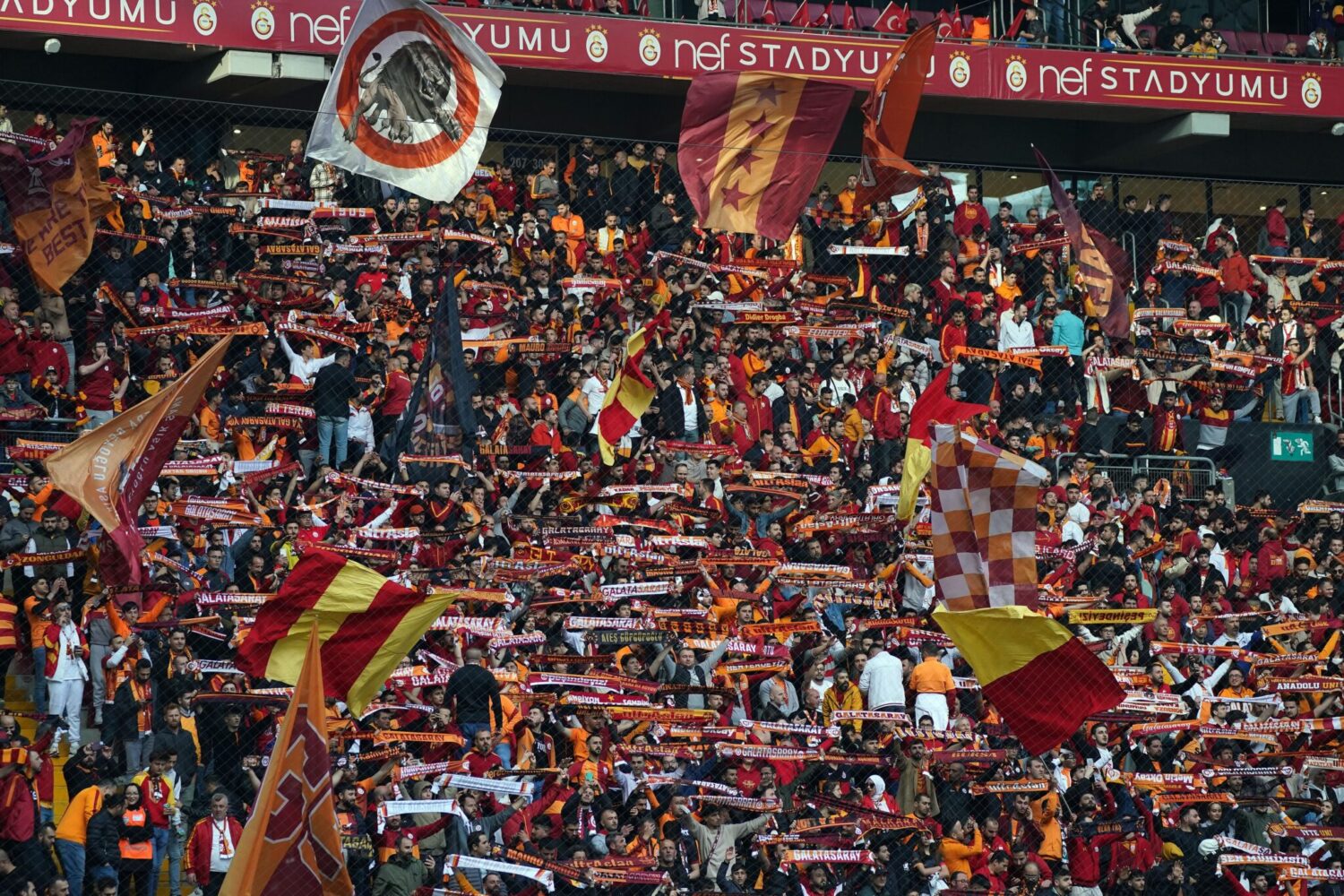 GALATASARAY TARAFTARINDAN REKOR İLGİ