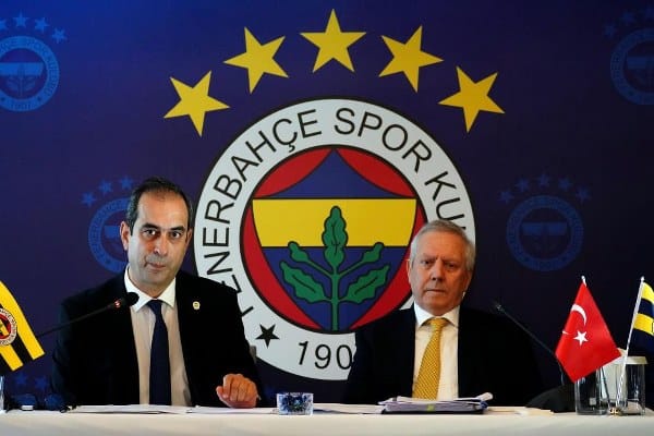 Fenerbahçe Kulübü eski Başkanı Aziz Yıldırım, camiaya uygun başkan adaylarının çıkması gerektiğini söyleyerek, "Hiç kimse çıkmazsa ben adayım. Her zaman başkanlığa hazırım. Param da var" dedi.