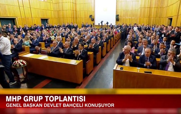 Milliyetçi Hareket Partisi (MHP) Genel Başkanı Dr. Devlet Bahçeli'nin grup toplantısında tekrar gündeme getirdiği '100 il, bin ilçe' açıklamasının ardından konunun Ak Parti MYK'sında da gündeme geldiği öğrenildi.