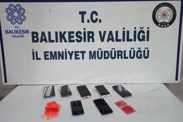 BALIKESİR EMNİYETİ’NDEN DEPREMİ FIRSATA ÇEVİREN DOLANDIRICILARA VURGUN