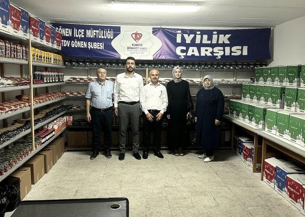 Balıkesir’in en genç Milletvekili Ali Taylan Öztaylan, göreve geldiği günden bu güne dur durak bilmeden çalışmalar yürütüyor. Öztaylan, TBMM'deki çalışmalarının dışında, Balıkesir’in tüm ilçelerinde ve kırsal alanlarda, AK Parti’nin hedefleri doğrultusunda saha görevlerini sürdürüyor.