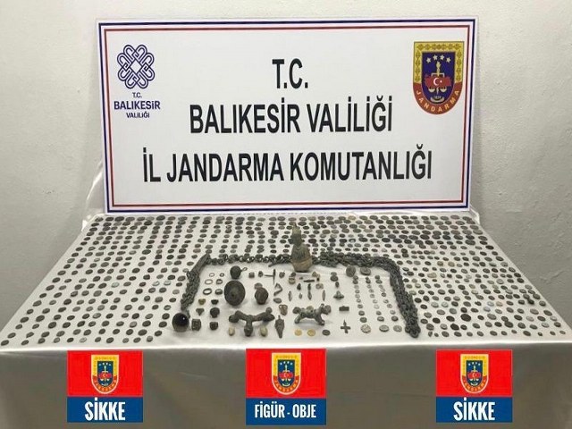 TARİHİ ESERLERİ SATMAK İSTERKEN YAKALANDI