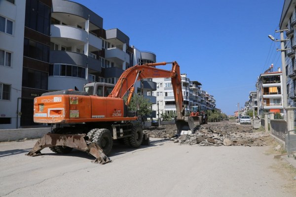 YOL ÇALIŞMALARI DEVAM EDİYOR