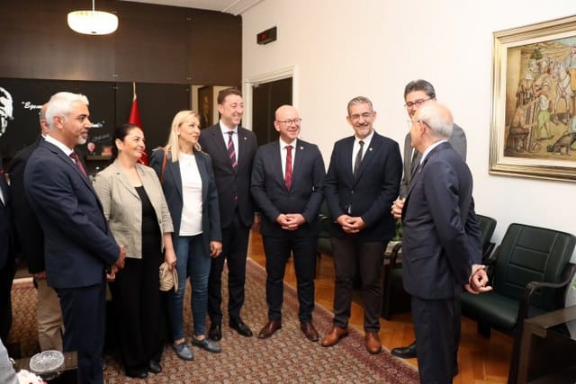 Bandırma Belediye Başkanı Tolga Tosun, CHP Genel başkanı Kemal Kılıçdaroğlu’nu ziyaret etti.