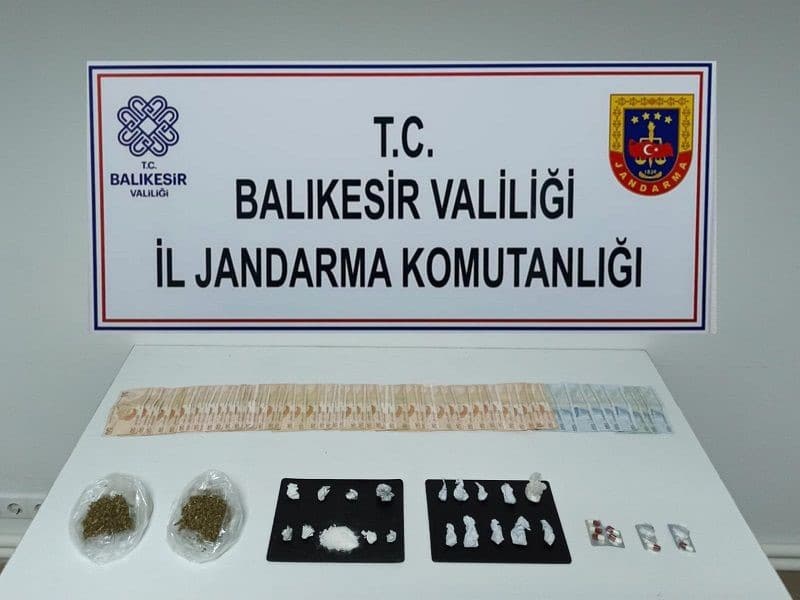 BALIKESİR’DE KAÇAKÇILIK VE ORGANİZE SUÇ’TAN 4 TUTUKLAMA!