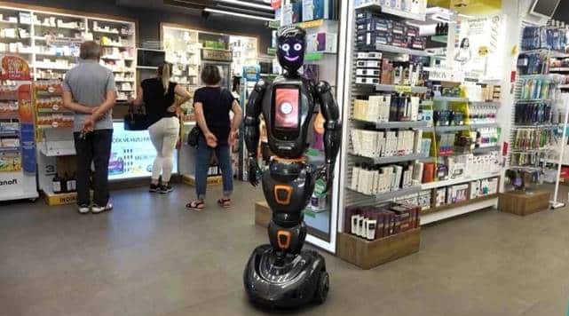Yapay Zekâlı Robot Marbot, Eczanede hizmet vermeye başladı