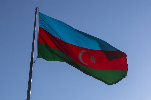 Azerbaycan, Karabağ’da ele geçirilen silahların listesini paylaştı