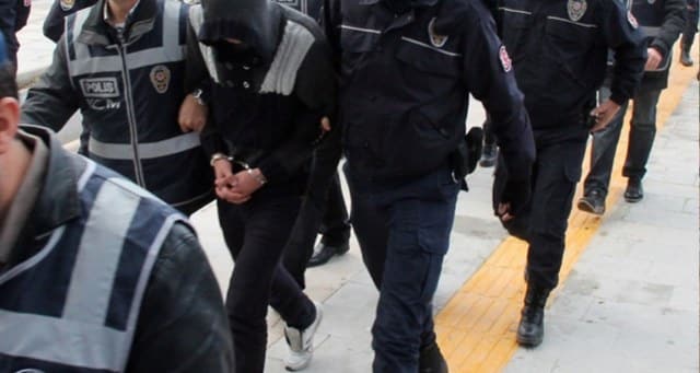 Bandırma’da usulsüz reçete satışı yapan 2 kişi tutuklandı