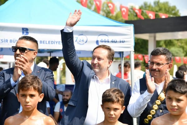 Kurtdere’de pehlivanlar kol bağladı