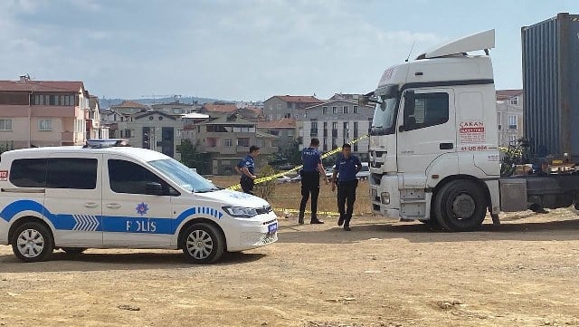 Eşini bıçaklayan zanlıyı yerdeki kan izleri ele verdi