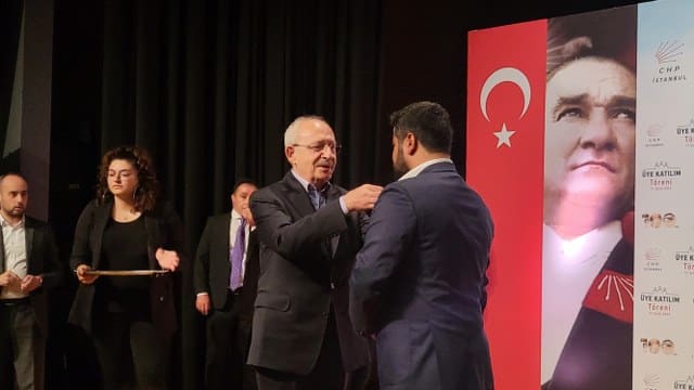 Şişli'de düzenlenen üye katılım töreninde konuşan CHP lideri Kemal Kılıçdaroğlu, "Bizim bir kusurumuz var" diyerek, "Yeteri kadar söyleyemedik. Yeteri kadar vatandaşın kapısını çalamadık" ifadelerini kullandı.