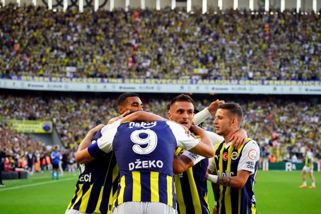 Fenerbahçe, taraftarı önünde geri dönüşe imza attı