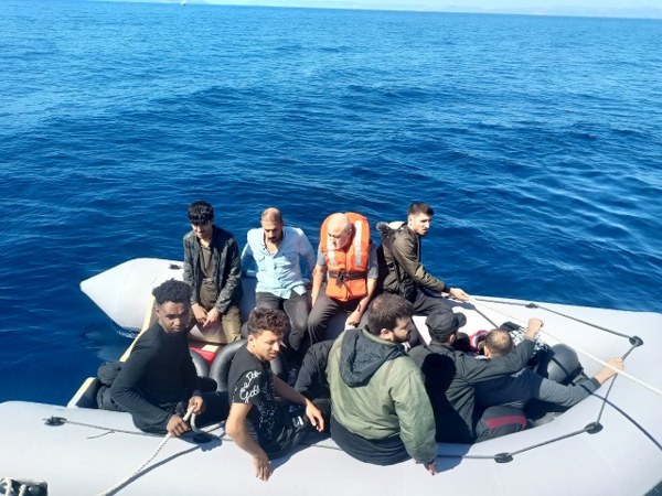 13 düzensiz göçmen kurtarıldı
