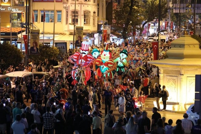 Bandırma’da festival gümbür gümbür başladı