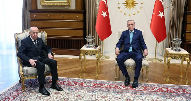 Cumhurbaşkanı Recep Tayyip Erdoğan, MHP Genel Başkanı Devlet Bahçeli ile Beştepe’de bir araya geldi. 