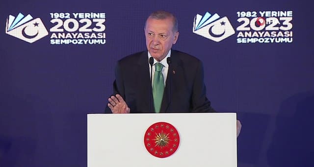 Erdoğan’dan “anayasa” çağrısı