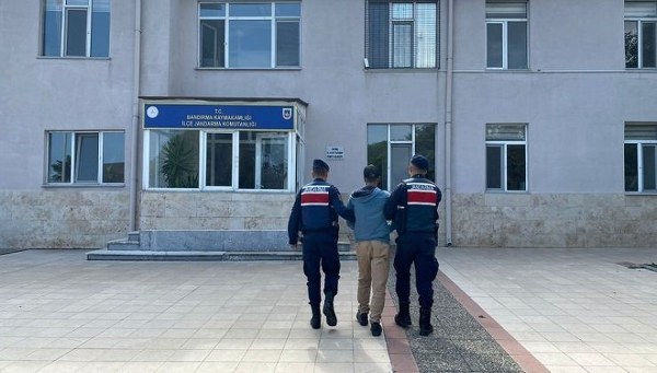Haklarında hapis cezası bulunan 2 kişi Bandırma ve Erdek’te yakalandı