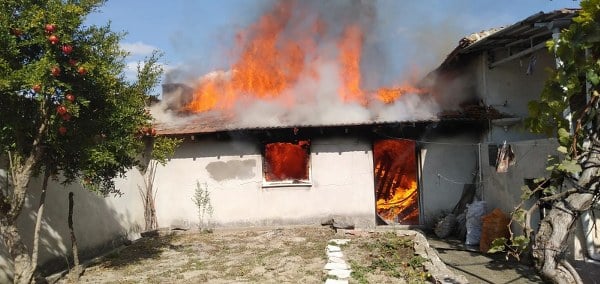Ev yangını söndürüldü