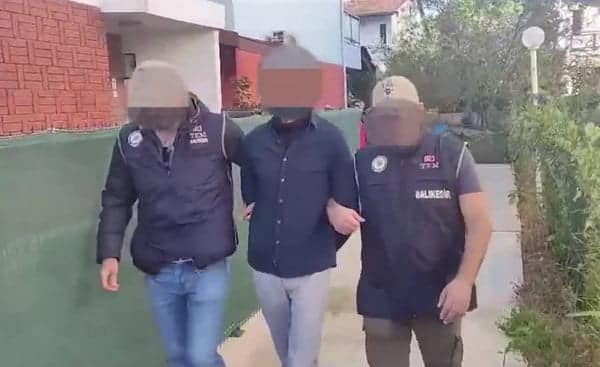 Balıkesir'de Cumhuriyet Başsavcılığı koordinesinde gerçekleştirilen terör operasyonunda 13 kişi yakalanarak gözaltına alındı.
