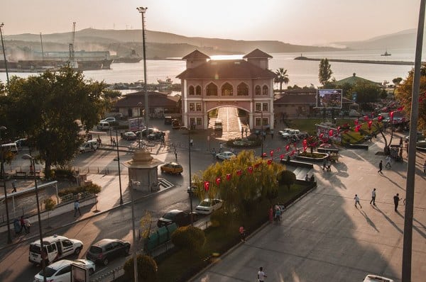 Bandırma, Susurluk, Erdek, Manyas, Marmara Adası ve Gönen, Marmara Bölgesi'nde yer alan Balıkesir ilinin ilçeleridir. Bu ilçeler, farklı coğrafi özellikler ve kültürel değerlere sahiptir.