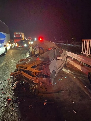 Susurluk'ta meydana gelen zincirleme trafik kazasında bir kişi yaşamını yitirdi. Kazada 5 kişi'de yaralanarak hastaneye sevk edildi.