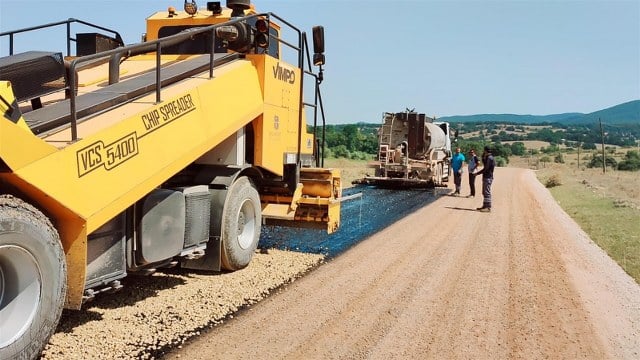Kapasite Üç Kat Arttı!" Balıkesir Büyükşehir Belediye Başkanı Yücel Yılmaz, şehrin ulaşım altyapısını güçlendirmek ve konforunu artırmak amacıyla kapsamlı bir asfalt hamlesi başlattı.