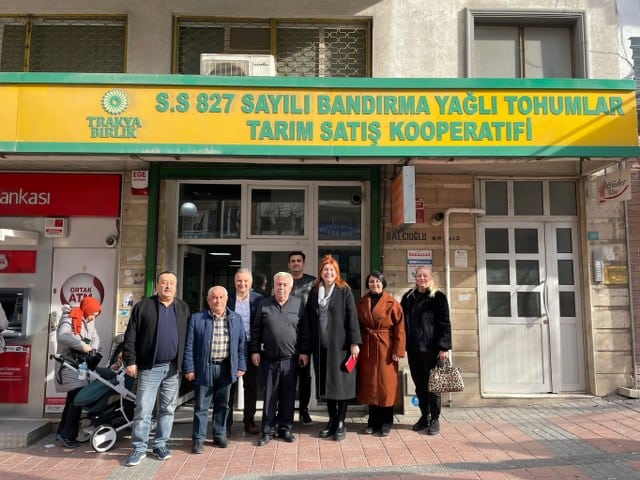 AK Parti Bandırma Belediye Başkan Aday Adayı Oya Yücel, merkez ve kırsal mahallelerde seçim çalışmalarını sürdürüyor.