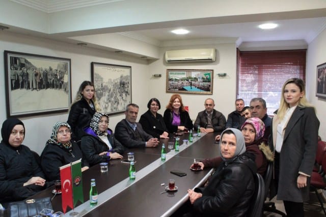 Ak Parti Bandırma Belediye Başkan Aday Adayı Oya Yücel, aday adaylığı sürecindeki çalışmaları çerisinde yer alan sivil toplum örgütü ziyaretlerine Bandırma Ziraat Odası ile devam etti.