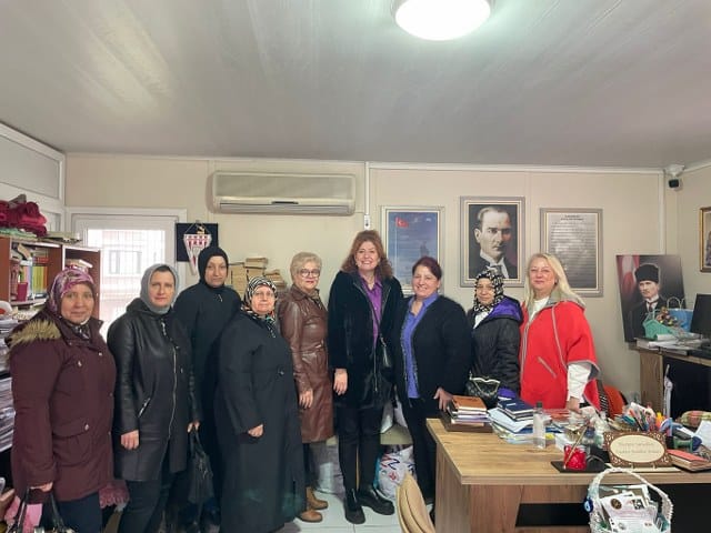 Ak Parti Bandırma Belediye Başkan Aday Adayı Oya Yücel, aday adaylığı sürecindeki çalışmaları çerisinde yer alan sivil toplum örgütü ziyaretlerine Bandırma Ziraat Odası ile devam etti.
