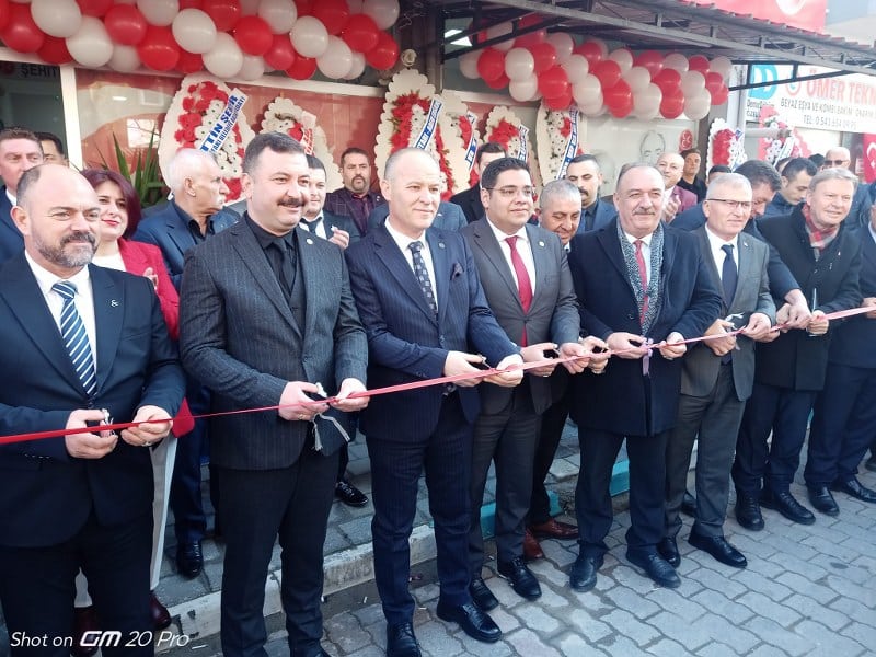   Milliyetçi Hareket Partisi'nin (MHP) Susurluk İlçe Teşkilatı binası gerçekleştirilen törenle açıldı.