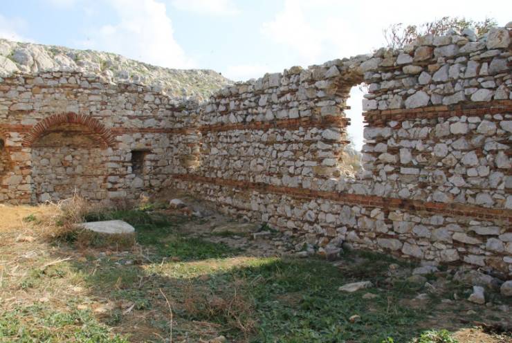 Kapıdağ Yarımadası, Aziz Andreas Manastırı, Agios Andreas Adaları, Bizans dönemi, tarihi yapılar, kültürel miras, restore çalışmaları.