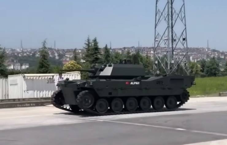 Otokar insansız tank, Türkiye'nin önde gelen savunma sanayi firmalarından Otokar tarafından geliştirilen ve tamamen otonom olarak çalışabilen bir kara aracı. Bu tank, modern savaş teknolojilerinin en ileri örneklerinden biri olarak dikkat çekiyor.