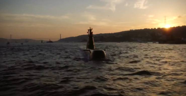 Türkiye'nin denizaltı filosu, modern teknolojilerle donatılmış güçlü ve etkin bir yapıya sahip. Bu yazıda, Türkiye'nin denizaltı filosunun mevcut durumu, teknolojik donanımı ve gelecekteki planları ele alınıyor.