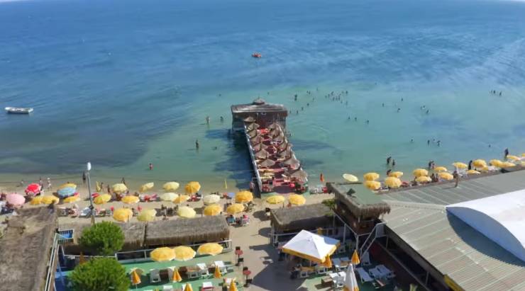 Avşa Adası, Balıkçı Erol, Mamba Beach, Asparaca Manastırı, Şahin Tepesi, Tavşanlı Koyu, Çiftlik Koyu, Karadut Koyu, Çınar Koyu, Beyaz Saray Koyu, gece hayatı, şarapçılık, tatil