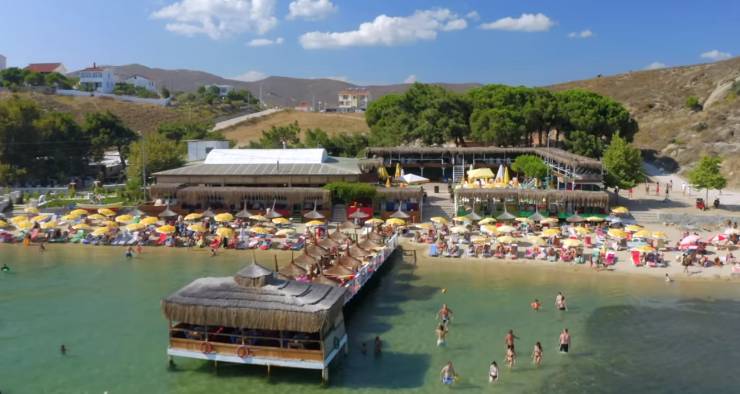 Avşa Adası, Balıkçı Erol, Mamba Beach, Asparaca Manastırı, Şahin Tepesi, Tavşanlı Koyu, Çiftlik Koyu, Karadut Koyu, Çınar Koyu, Beyaz Saray Koyu, gece hayatı, şarapçılık, tatil