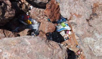 Bandırma Dalgakıranı Çöp ve Pisliklerle Dolu, Vatandaşlar İsyan Ediyor