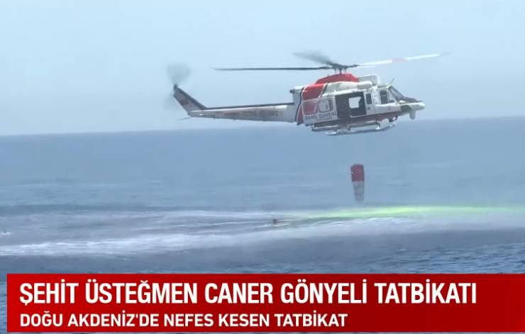 Tatbikatın Amacı ve Katılımcılar Doğu Akdeniz'in önemli güvenlik tatbikatlarından biri olan Şehit Üsteğmen Caner Gönyeli Tatbikatı'nın deniz safhası Türk Silahlı Kuvvetleri ve Kuzey Kıbrıs Türk Cumhuriyeti'nin iş birliğiyle başarıyla gerçekleştirildi. Tatbikata, Azerbaycan, Bangladeş ve Moritanya'dan gözlemciler de katıldı. Senaryo ve Operasyonlar İki aşamalı olarak planlanan tatbikatın ilk aşamasında, Türk Sahil Güvenlik ekipleri uluslararası sularda senaryo gereği iki geminin çarpışması sonucu mahsur kalan göçmenlerin kurtarılmasını gerçekleştirdi. Deniz keşif uçuşlarıyla ihbar alan ekipler, görev bölgesindeki can kurtarma operasyonlarına hızla müdahale etti. Kuzey Kıbrıs'taki İkinci Aşama Tatbikatın ikinci aşaması, Kuzey Kıbrıs Türk Cumhuriyeti'nin Gazi Mağusa karasularında gerçekleştirildi. Burada Kıbrıs Güvenlik Kuvvetleri'ne bağlı ekipler, denizde arama kurtarma operasyonlarına katıldı. Helikopterler ve kurtarma ekipleri, gerçekçi senaryo gereği olay mahalline hızla intikal ederek başarılı operasyonlar gerçekleştirdi. Gözlemciler ve Sonuç Tatbikata katılan Azerbaycan, Bangladeş ve Moritanya'nın gözlemcileri, Türk Sahil Güvenlik ve Kıbrıs Güvenlik Kuvvetleri'nin kabiliyetlerini yakından gözlemledi. Tatbikat, uluslararası iş birliği ve koordinasyonun önemini bir kez daha ortaya koyarak başarıyla sona erdi. Bu önemli tatbikat, Doğu Akdeniz'deki güvenlik tehditlerine karşı hazırlıklı olma ve acil durumlarda etkili müdahale yeteneklerini geliştirme amacı taşıyor. Türk Silahlı Kuvvetleri ve Kuzey Kıbrıs Türk Cumhuriyeti'nin ortaklaşa düzenlediği bu tatbikat, bölgede barış ve istikrarın korunmasına katkı sağlamayı hedefliyor.